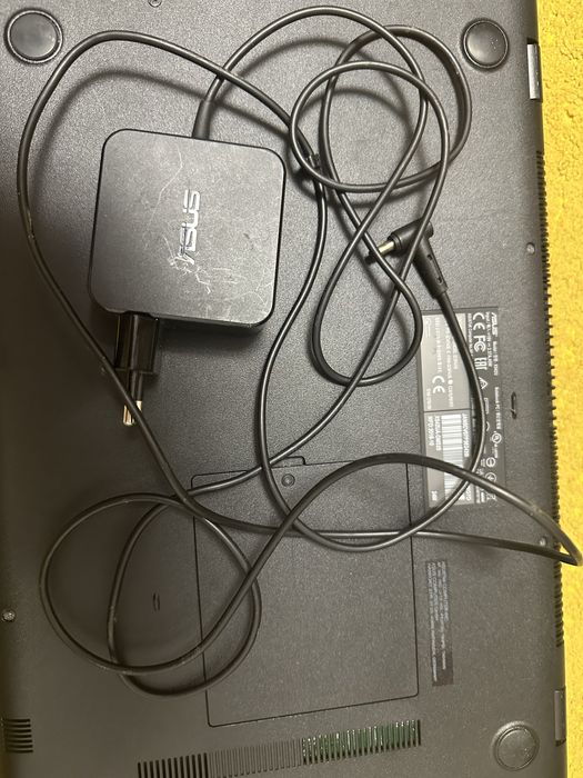 Asus x542u i7 8gb ram 256 ssd