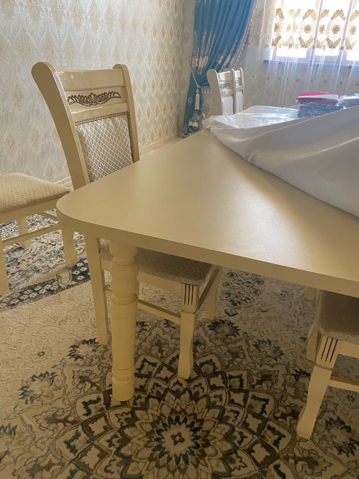 Стол и стулья продам