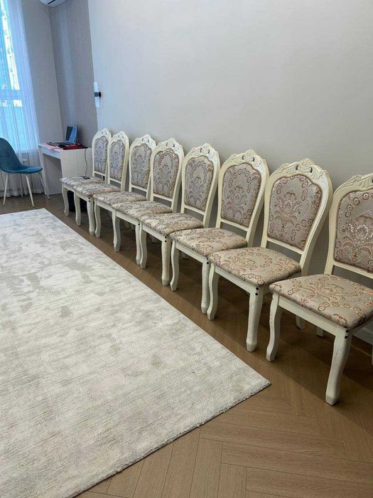 Классические стулья для гостиной
