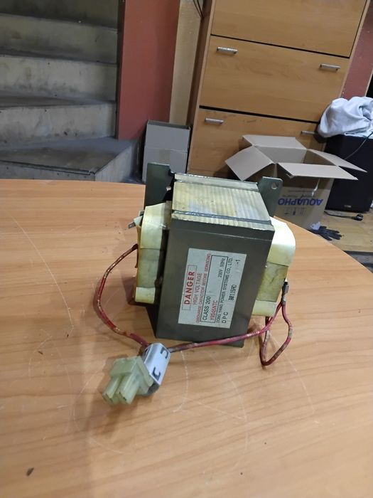 Высоковольный трансформатор