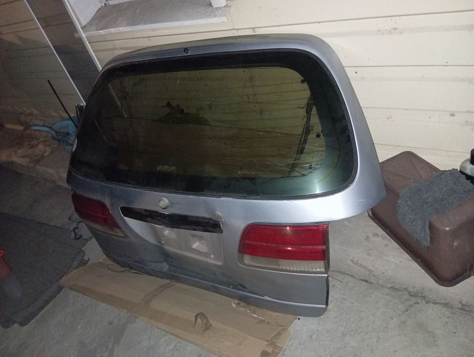 Продам дверь багажника