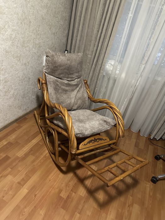 Продам аресло качалку ротанг