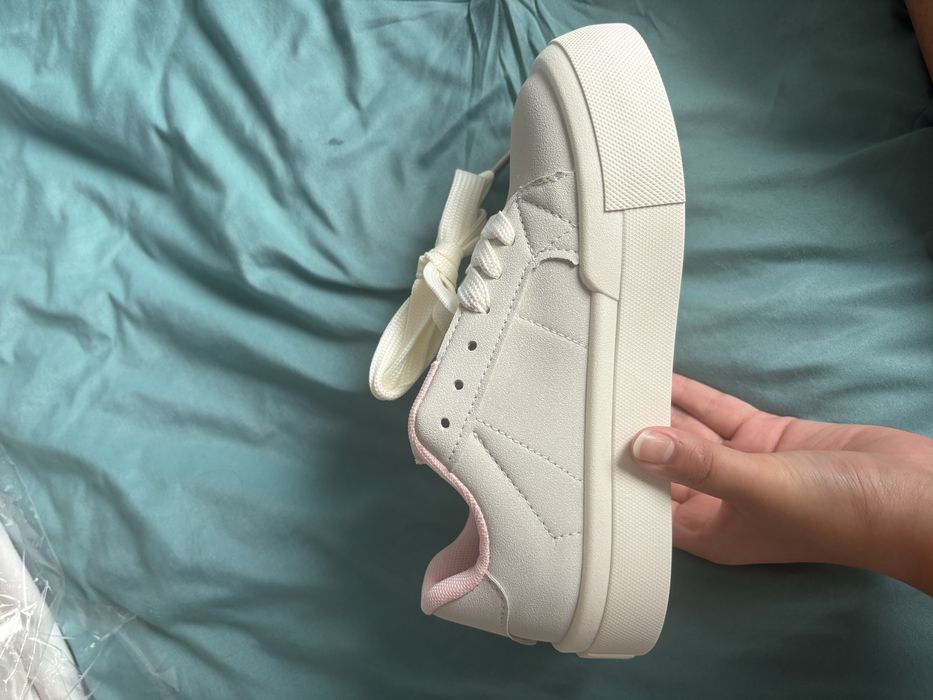 кроссовки женские