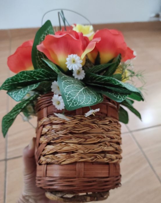 Cos cu flori artificiale 30 cm