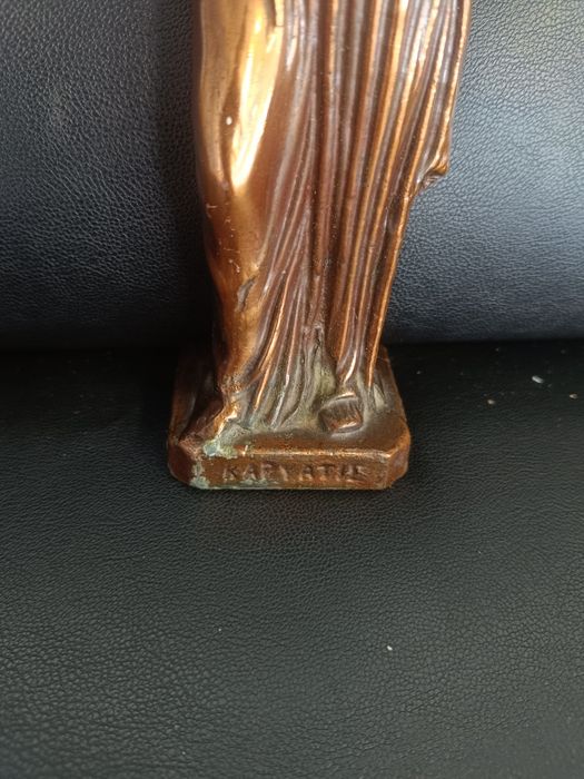 Бронзова статуя (Кариатида)Kapyatie Caryatid