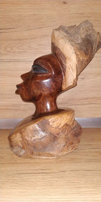Африканска скулптура на женска глава от абаносово дърво