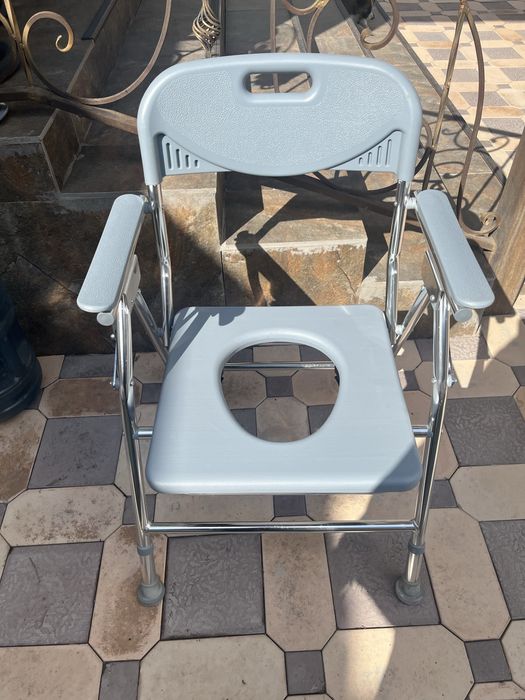 Продам кресло туалет