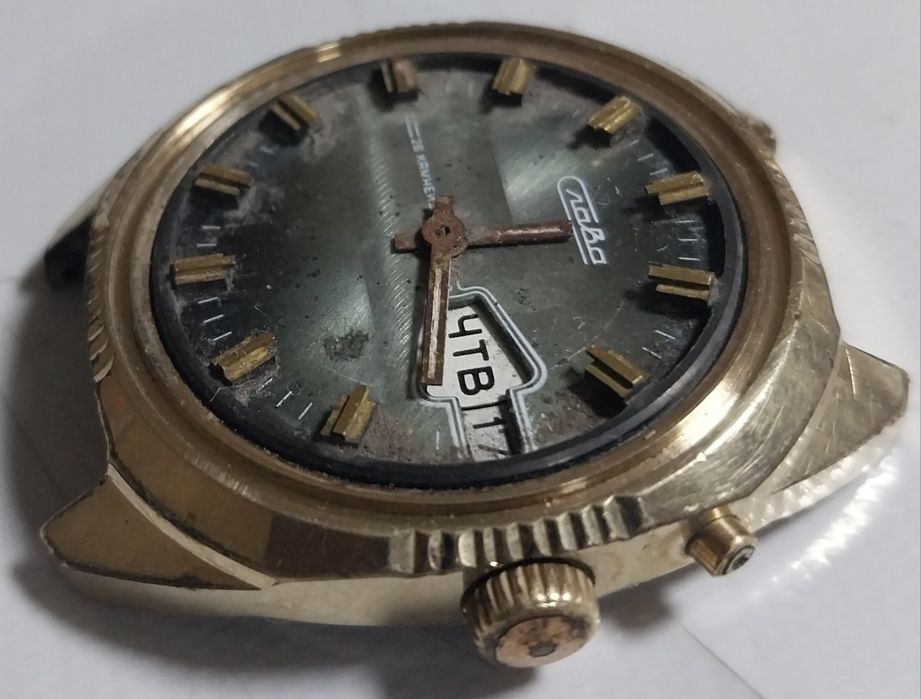 Продам часы и на грудные медаль