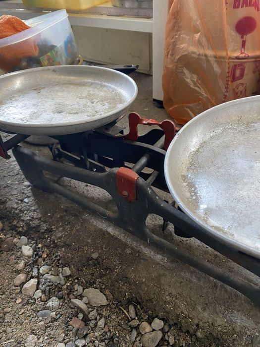 Весы с чашками