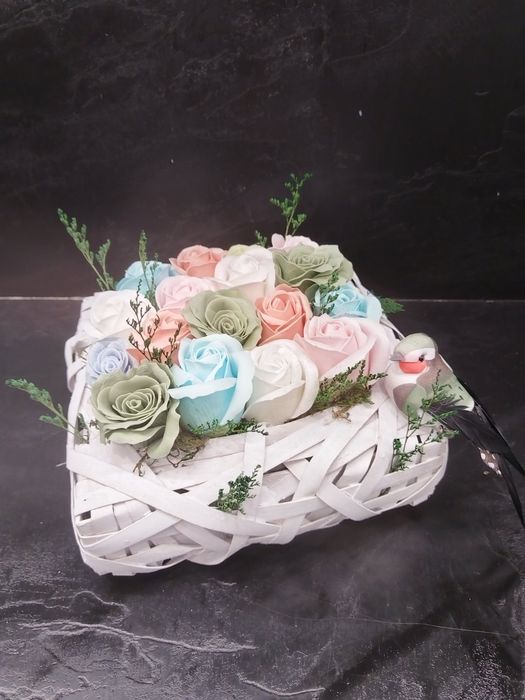 Ръчно изработени детайли от сапунени цветя за вас и вашия празник