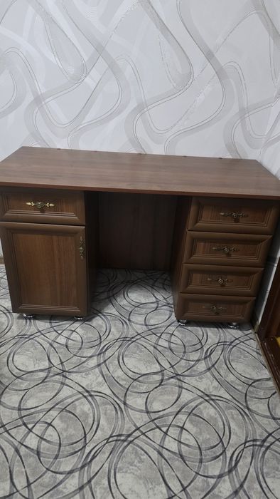 Продам письменный стол