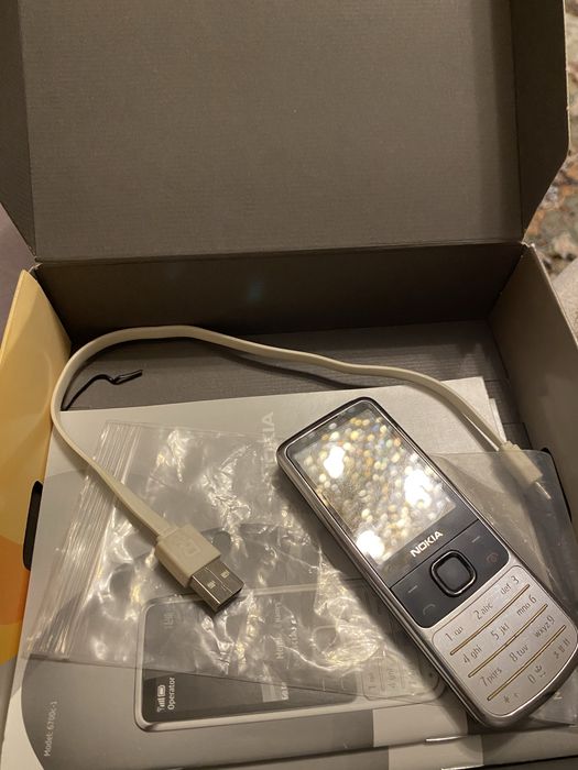 Телефон Nokia 6700