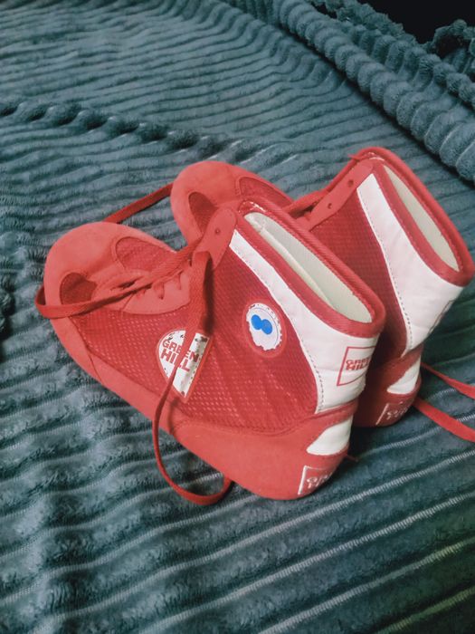 Борцовки и натиалник