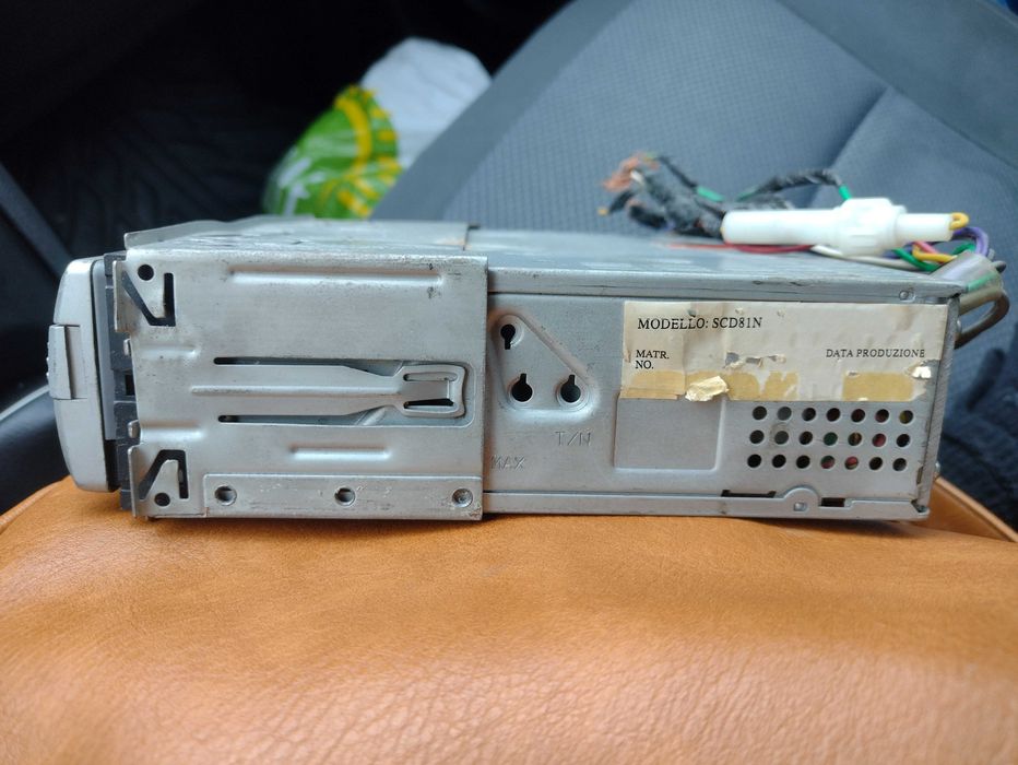 Авторадио CD плеър