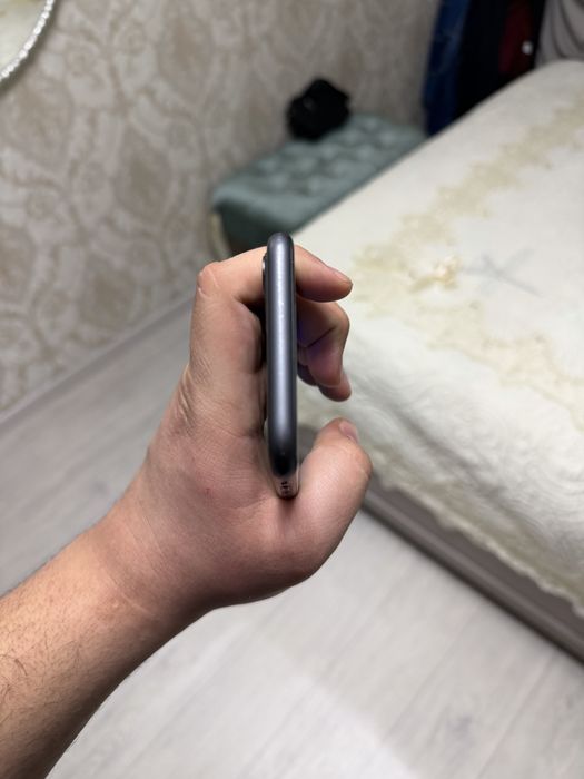 Продам Айфон 11 128