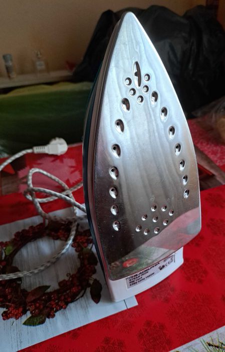 Presă de călcat Philadelphia Steam Iron RW 1806, 1600W, Nouă (Nefolosită)
