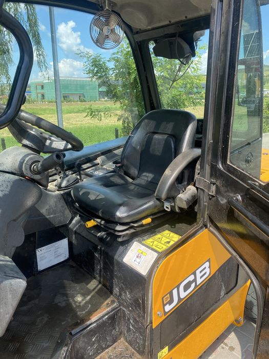 De vanzare sau da inchiriat stivuitor Jcb 4x4 cu brat telescopic