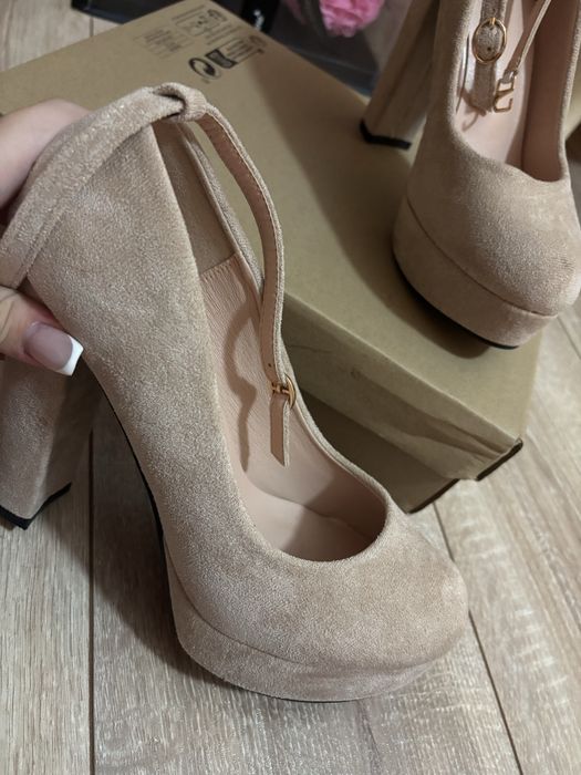 Официални токчета