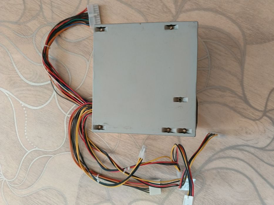 Продам блок питания на компьютер