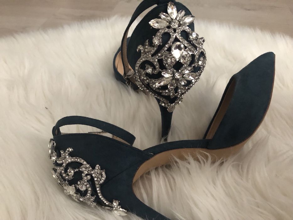 Pantofi eleganti cu ornament din pietricele