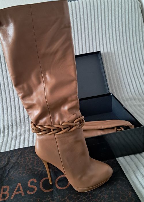 Продаются сапоги