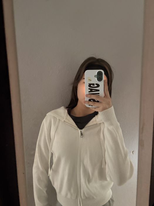 белая кофта ниразу не ношеная