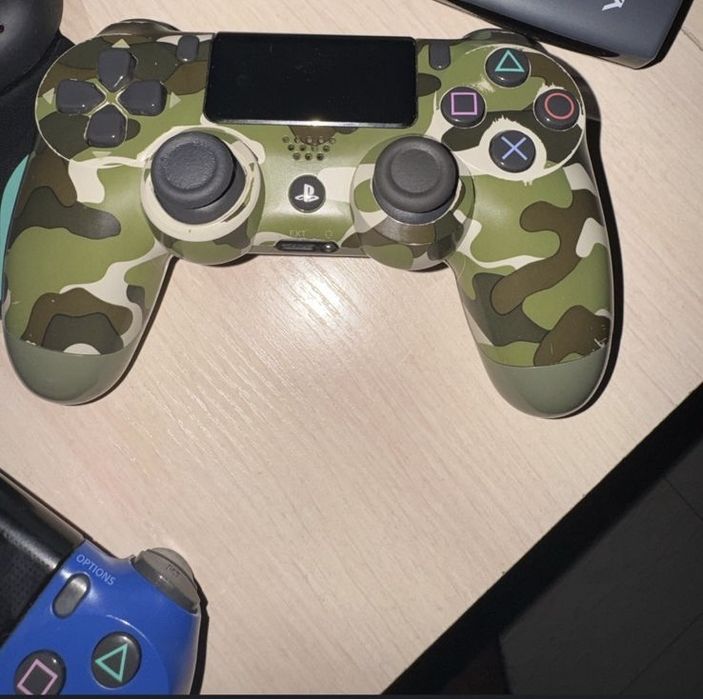 Продам джостикина пс4