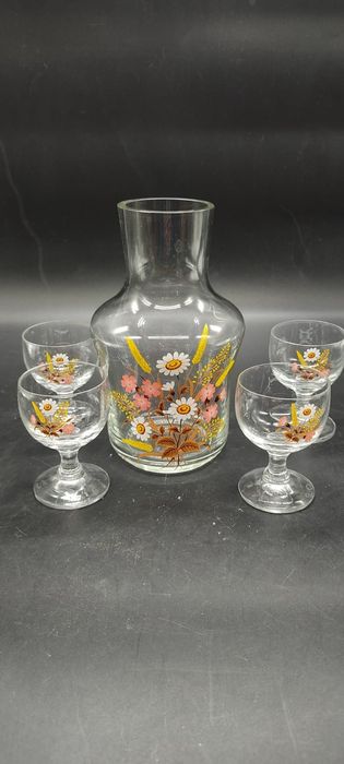 Графин с рюмками