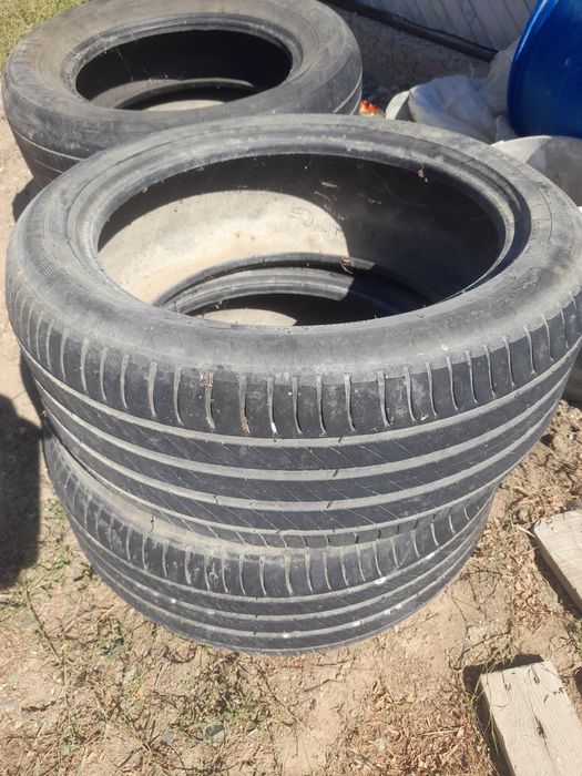 Шина 235/45R18..