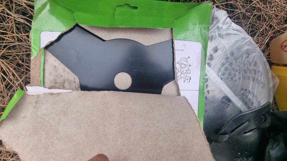 Тримммер беззиновыи  с бензин бак