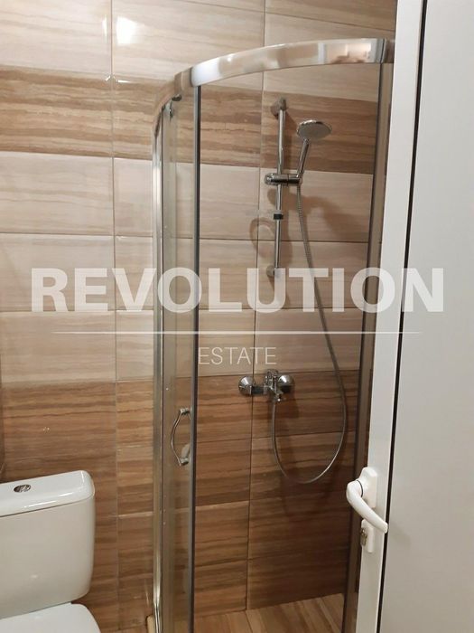 Дава се под наем Двустаен апартамент в Варна, Левски - 70 кв.м за 528.36 € - Снимка #3