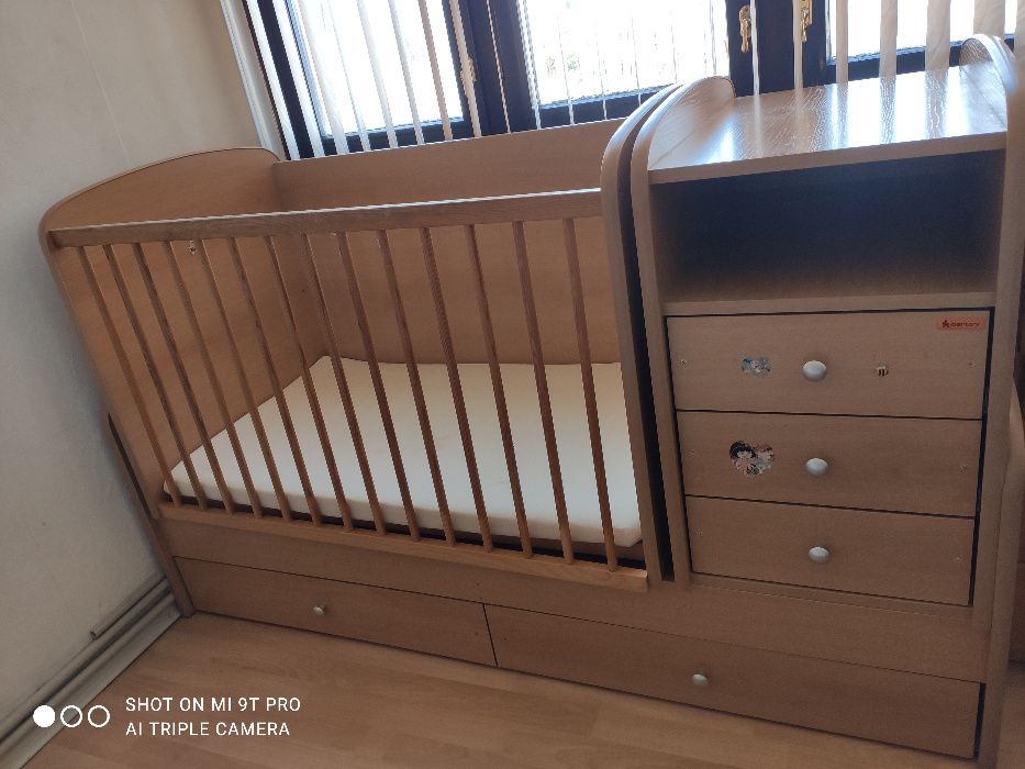 Продавам запазено Трансформиращо се легло люлка 3 в 1 Бертони/Лорели