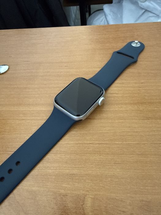 Продам Apple watch SE 2 40mm