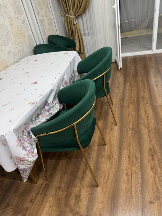 Стулья полностью материал велюр 5 шт