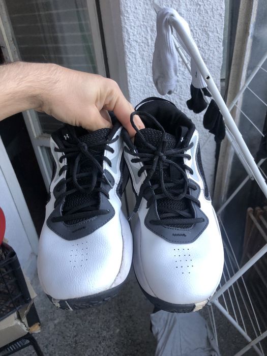 Under Armourt обувки нови и оригинални 43