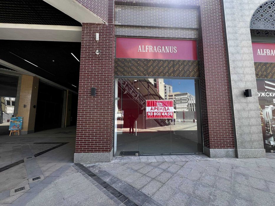 ТОП локация: угловое помещение с витражами и 6м потолками (55)