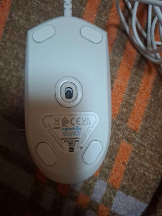 Mouse Logitech G203 Negru ( 1 buc) si Alb ( 1 buc )