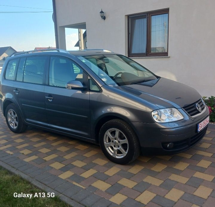 Vând Touran Wolkswagen