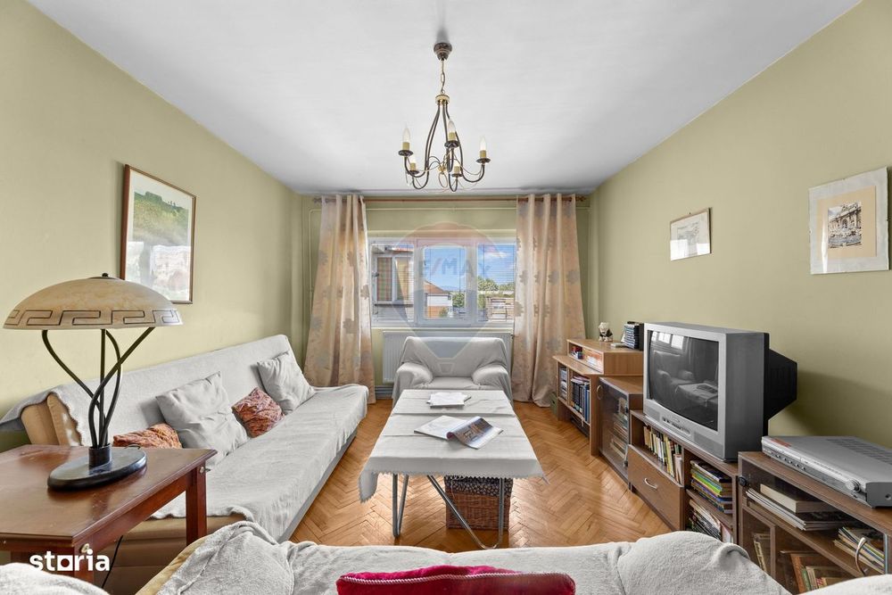 Apartament cu 3 camere de vânzare în zona Podgoria