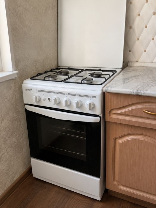 Продам газовую плиту