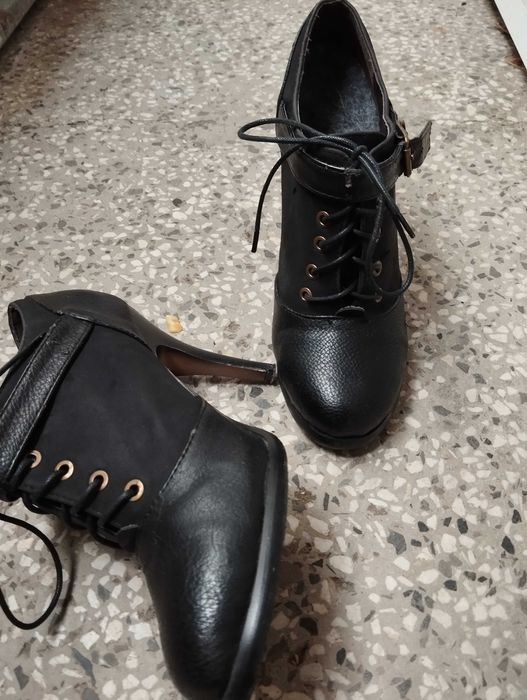 Обувки на среден ток