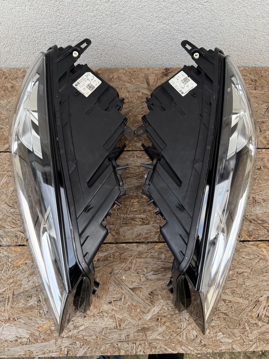 SET Far stanga dreapta VW Touareg 7P Facelift 2016/2018 Originale Xeno