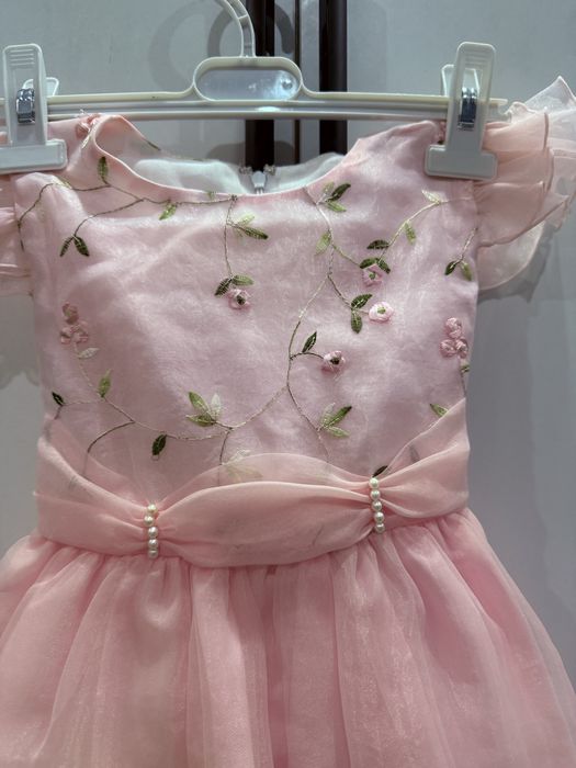 Розовое платье для девочки 5 лет