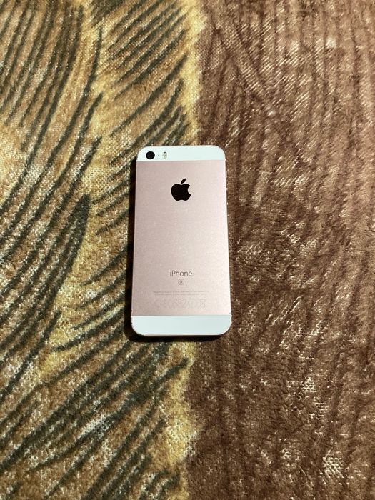 Продавам iPhone SE 2016г Rose Gold