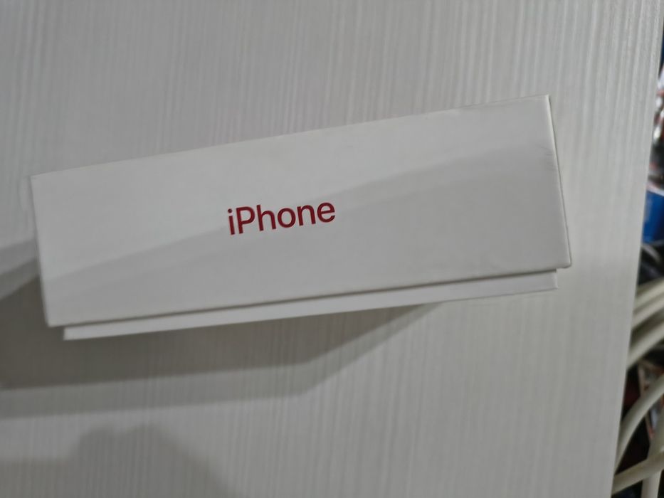 2 iPhone 8 funcționale , 1 iPhone 7 pentru piese ,