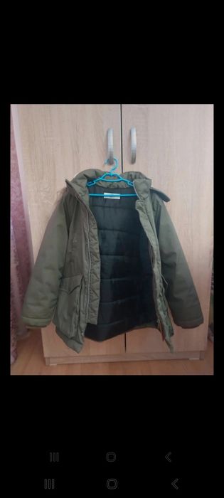 Parka kaki pentru baieti de 7-8 ani, cu gluga detasabila, vătuită.