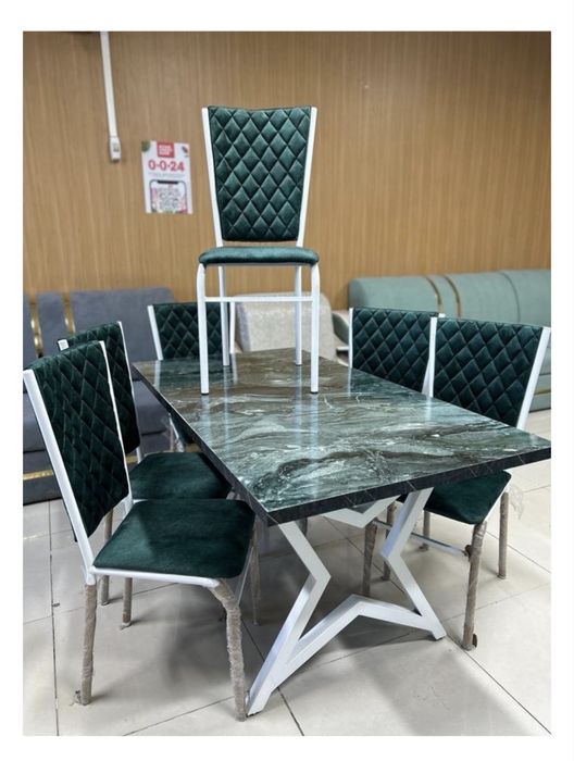 Стол обеденный со стульями