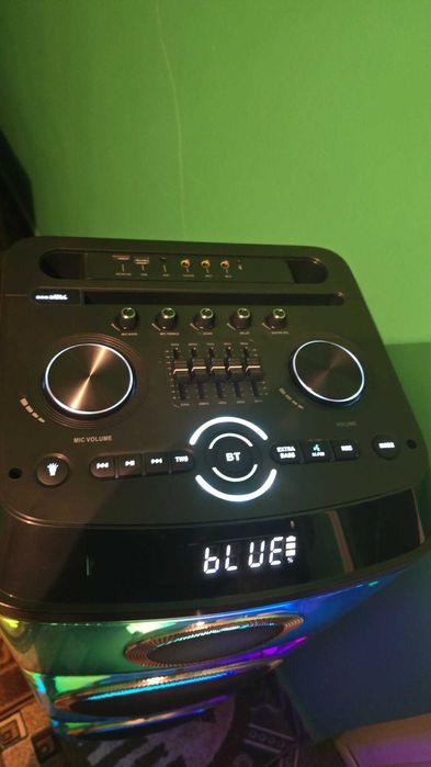 Boxa de vanzare noua