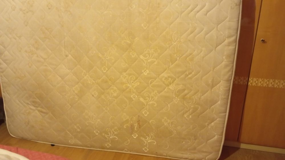 Saltea cu pat matrimonial