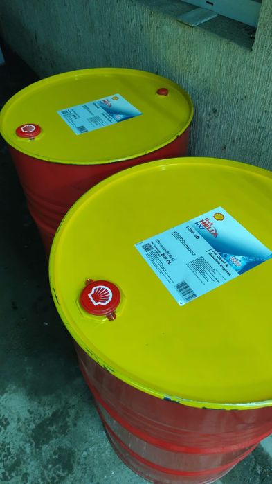 Продаю масло 10w40 Shell Helix.